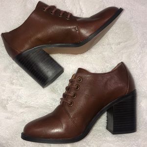 Steve Madden Brown Leather Bootie with Block Heel
